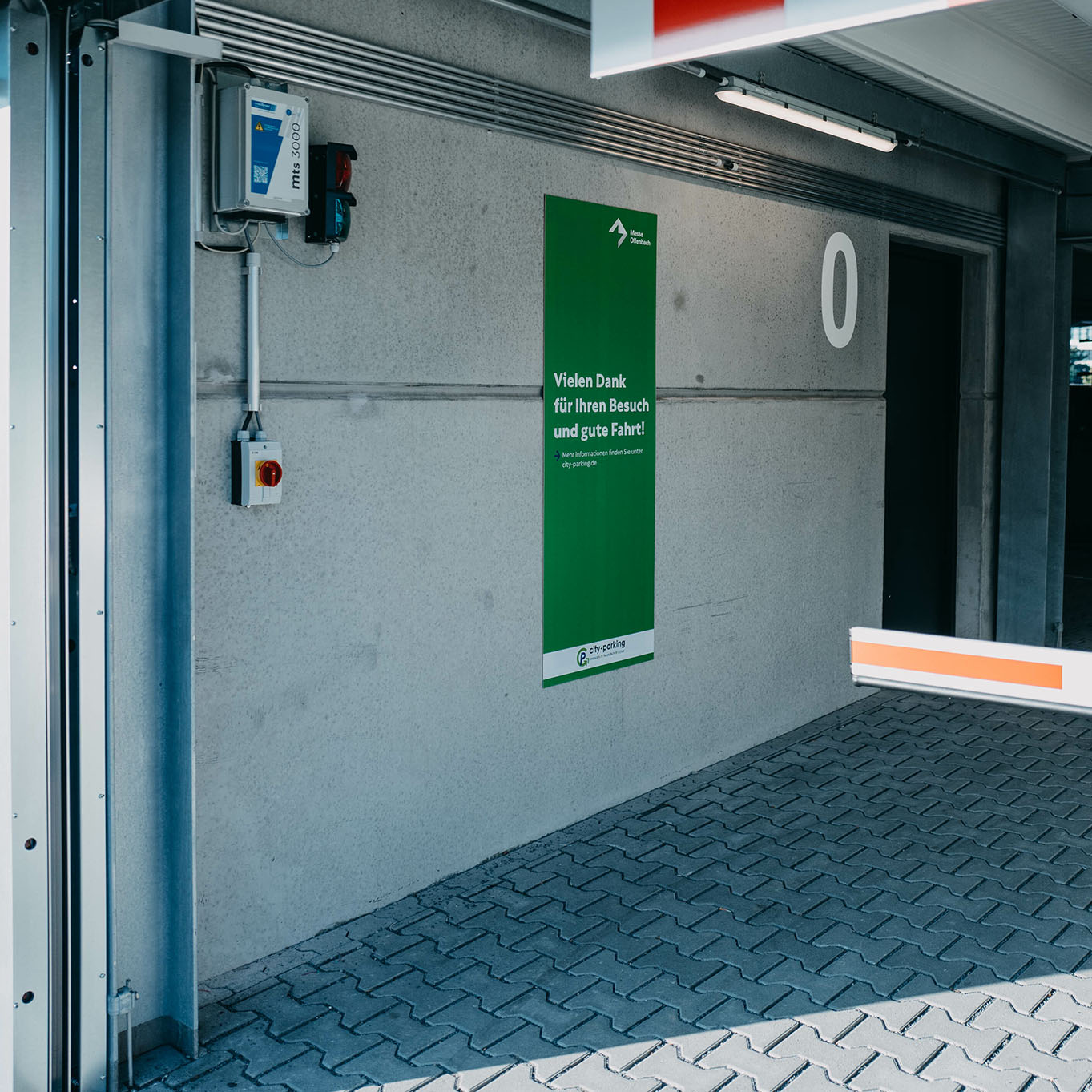 L1480693 Pakrhaus zufahrt