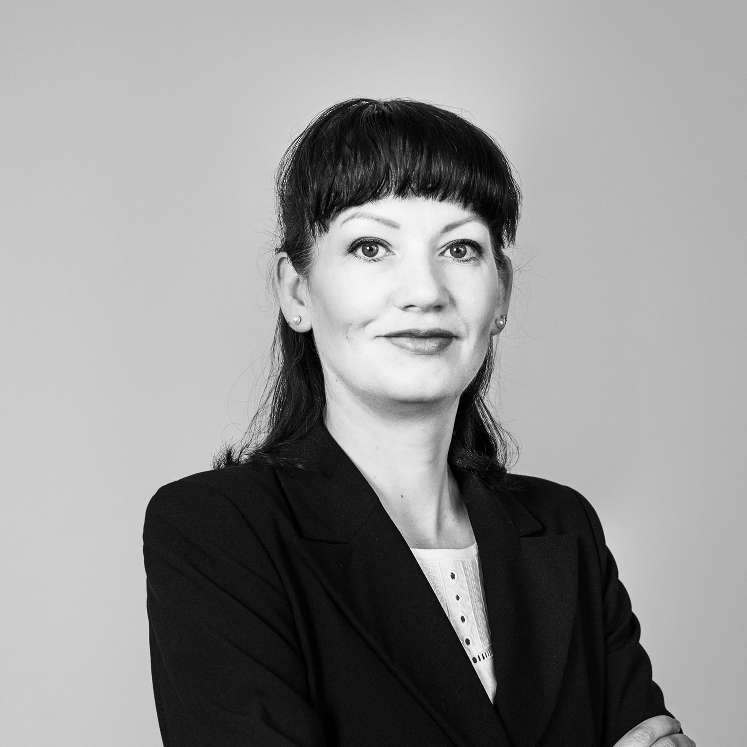 Marina Hopfinger, Finanzen & Verwaltung
