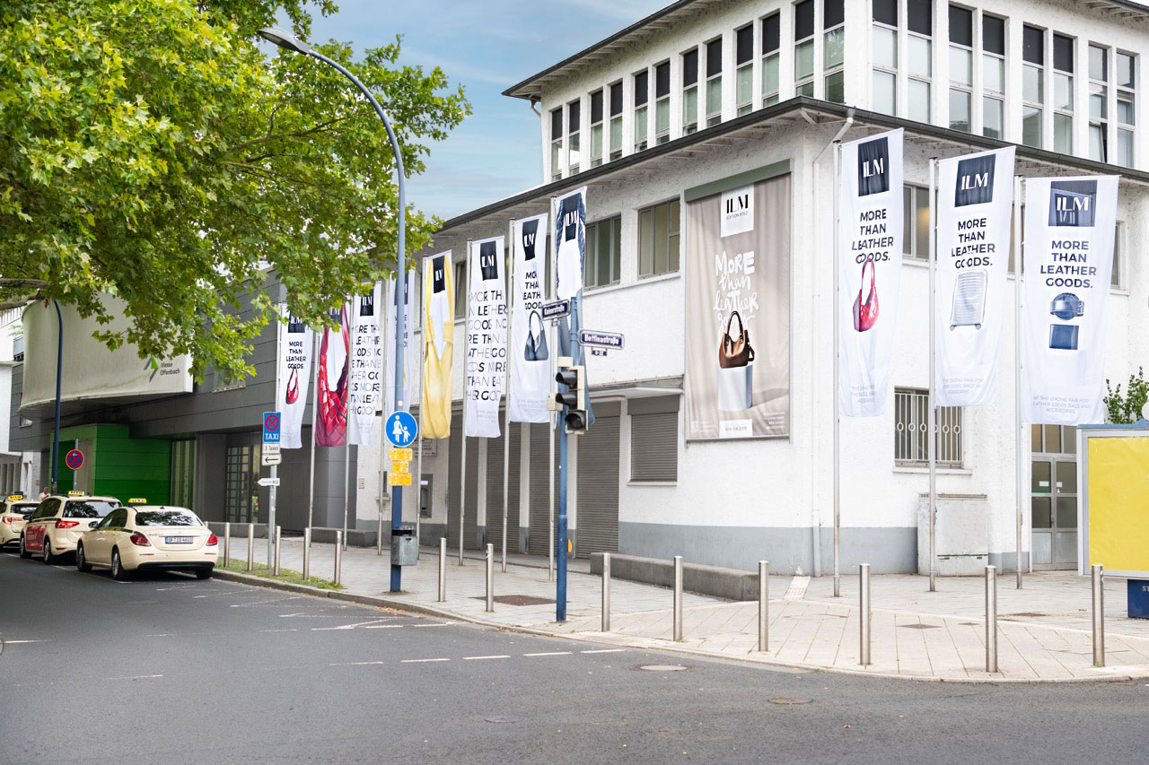 Messe Offenbach von außen mit Werbung für Messe ILM